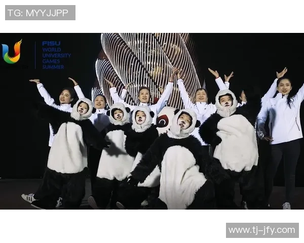 熊猫陪你一起动起来，享受运动的乐趣与精彩瞬间